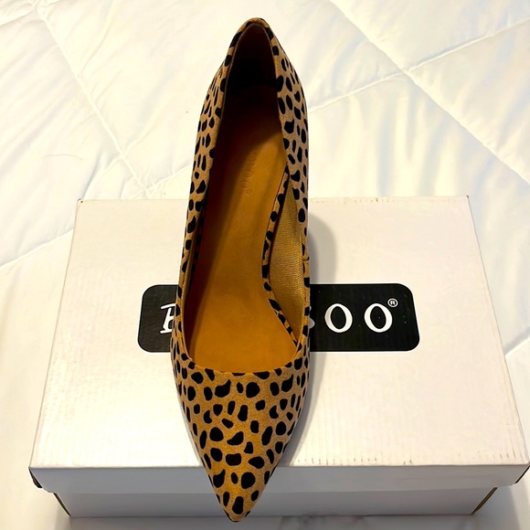 Leopard print chunky heel pointed toe shoe by Bamboo - Picture 1 of 3